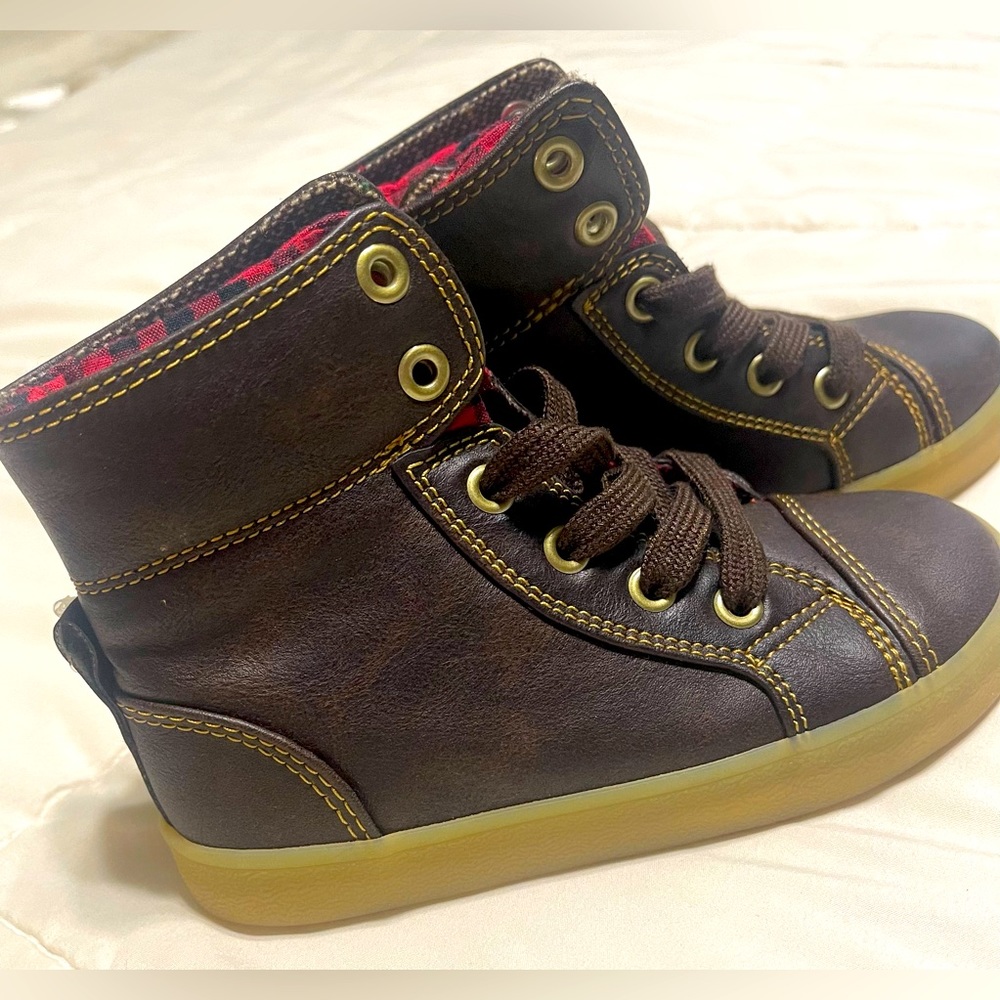 Brand new with tags Baby Gap boys boots size 9